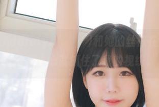 精选来了，Addielyn(에디린)和她的丝袜在这张原图里，一不小心就抓住了我的视线。