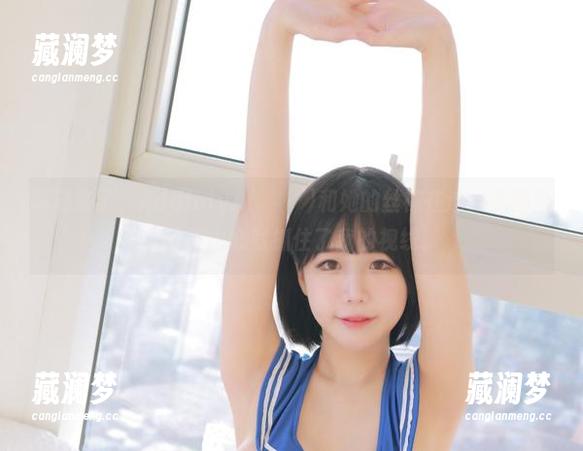 精选来了，Addielyn(에디린)和她的丝袜在这张原图里，一不小心就抓住了我的视线。