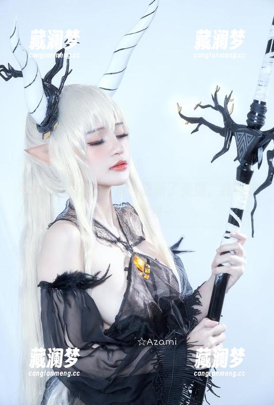 Azami的女王写真，更新了美图，我在这里悄悄欣赏…