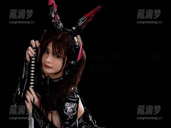 Azami COS最新作品,Azami的黑色蕾丝,竟然让人分不清现实与梦境?真会玩!