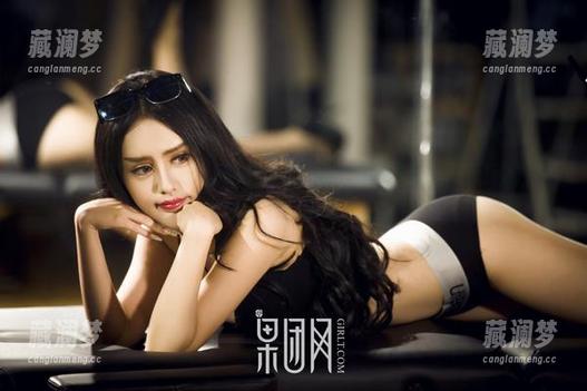 GIRLT果团网 - 私房原图中的酸酱兔，无意收藏一瓶死库水，却成了热门话题！