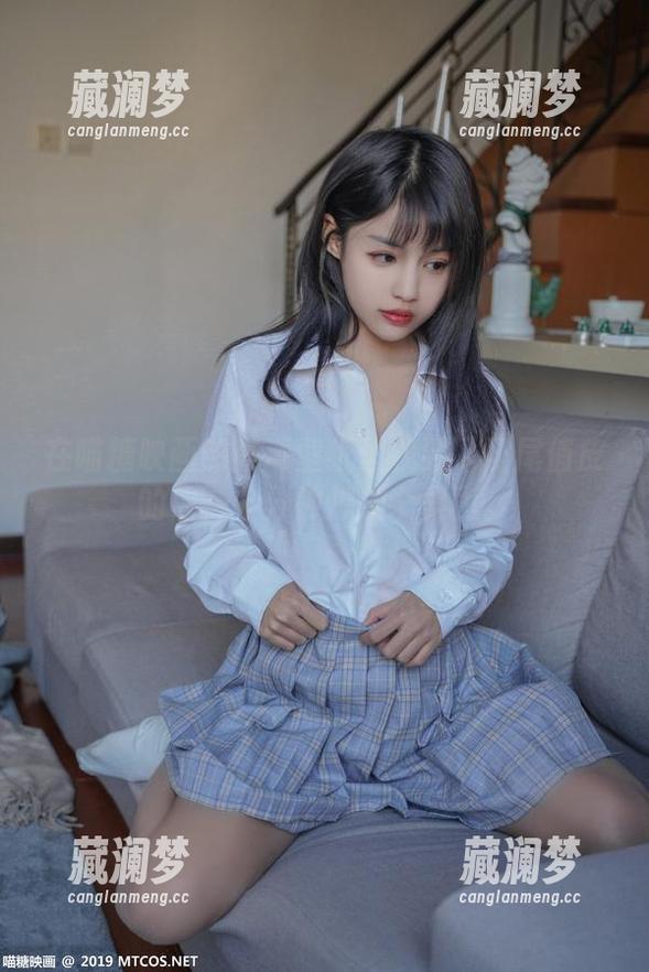 在喵糖映画的高清壁纸里找到了马尾俏皮的眉，分分钟想拍个桌面。