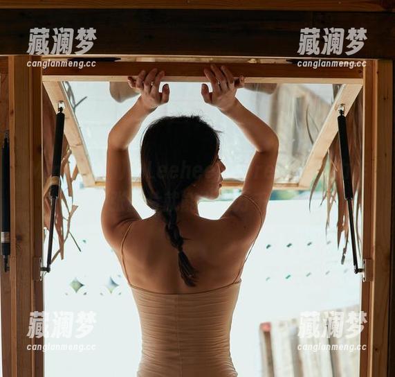 Min.E(민이)的LeeheeExpress最新力作：一张图片就能引发万千遐想！