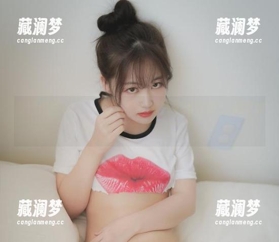 今日份Sia(시아)的写真：粉色果冻图包，无需加糖，已经甜到发腻了！