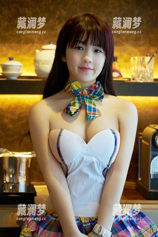 TuiGirl推女郎 - 松果儿的最新写真—就是那种日常，悠闲得让人想问是在哪找的这种状态。