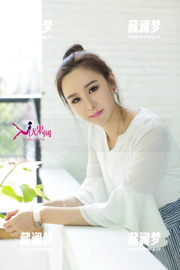 UGirls尤果网 - 原图秀色可餐，纯小希的油亮漫步