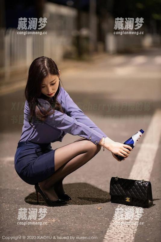 XIAOYU语画界-cherry绯月樱 XIAOYU语画界 - 在cherry绯月樱的秘书图包里,工作和快乐的界限模糊到模糊,不想下班!