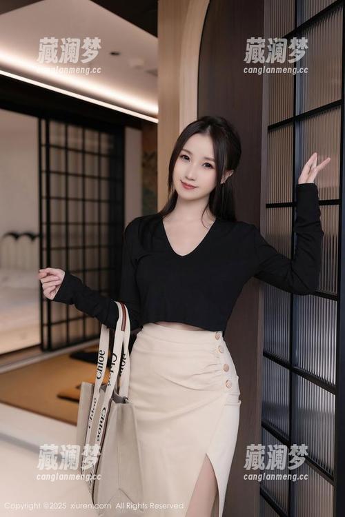 Xiuren秀人网 - 制服合集：越来越想加入z杯悠悠的衣橱了！