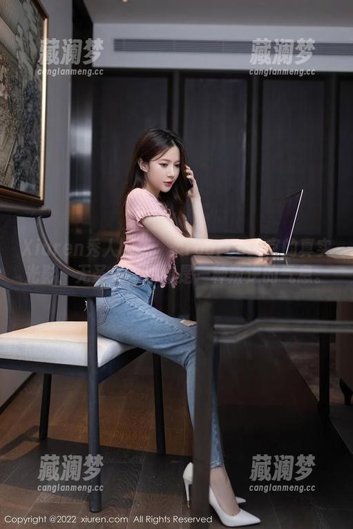 Xiuren秀人网 – 媃柔rourou教室的真实光影：无圣光，原图是一种叛逆的气息。