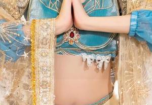 Xiuren秀人网 – 最新！童千艺cara的职业装写真，连办公桌都想跳舞了