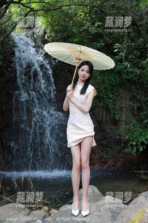 Xiuren秀人网 - 办公室小白的逆袭–谢小蒽的秘书写真集分享，实力撕掉标签！