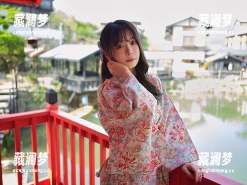 “更新！wuyo(우요)带来的甜心作品集、吃油条的人都要跺脚！”吃货和美图的绝配。