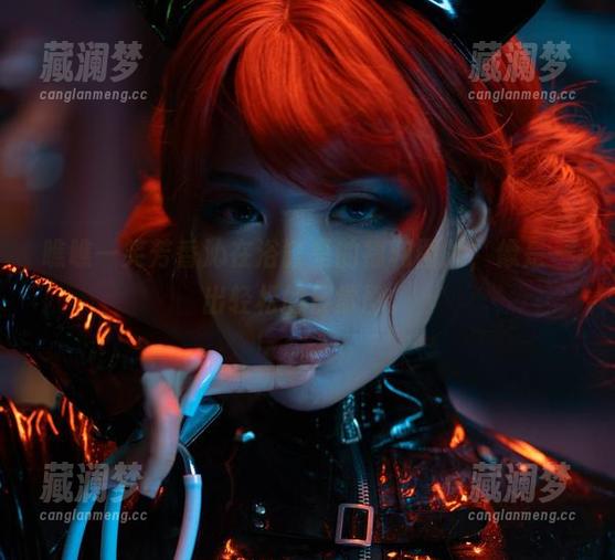 瞧瞧一笑芳香沁在浴缸里的福利图片，像是一出轻松的日常剧。