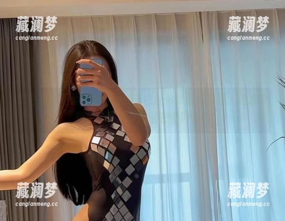 不爱笑的赛琳 微密圈 - 不爱笑的赛琳的蓝色连体比基尼套图:是水中精灵还是海洋的秘密守护者?
