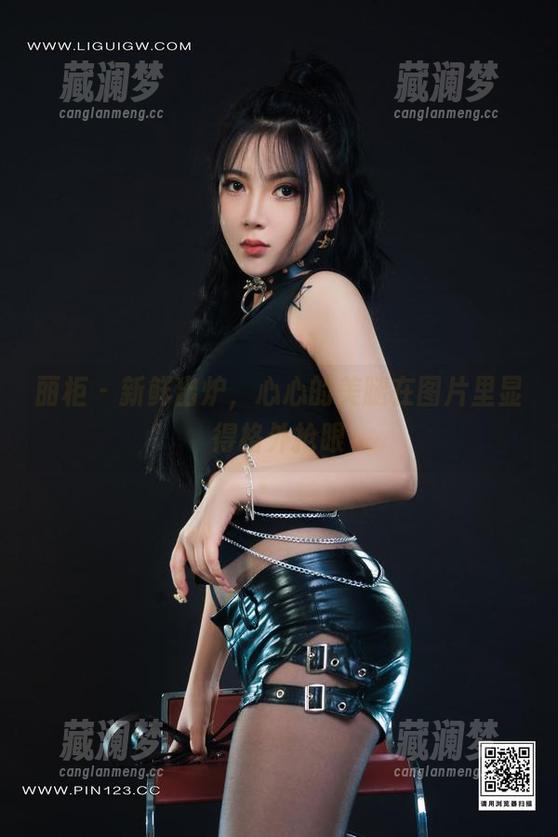 丽柜 - 新鲜出炉，心心的美腿在图片里显得格外抢眼