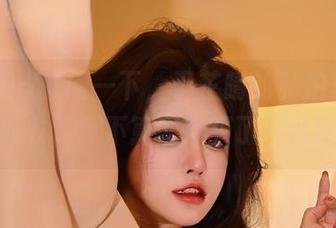 微密圈 – 就问一下，于芷晴的私拍里金灿灿的内衣，算不算间接买了一件新装？
