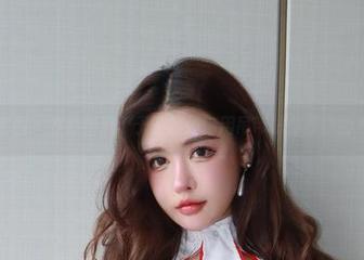 微密圈 – 在线围观：于芷晴如何用吊带袜俘获你的视线