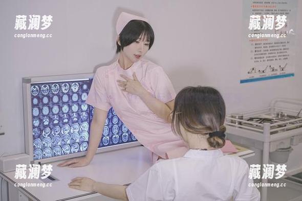 公寓里的空姐梦，图库里云溪溪的现实穿搭秀～