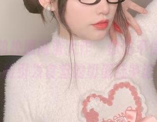 你十七鸽校服高清大作，你信不信，这姿态能引发食堂的切蛋糕争论？