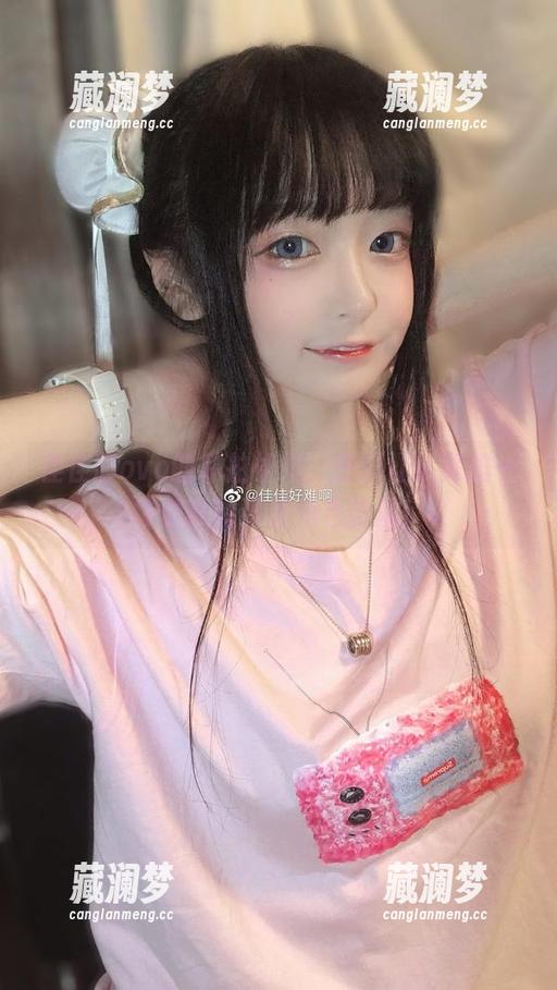 佳佳酱ovo的私拍姐姐，原图让人深陷一场微妙的调情角色扮演！