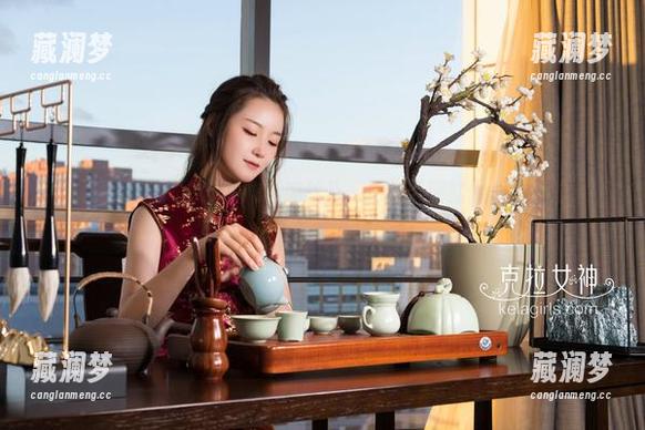克拉女神 - 遇到薇薇新作《肉丝》，更新时期就像一场自主自燃的火。