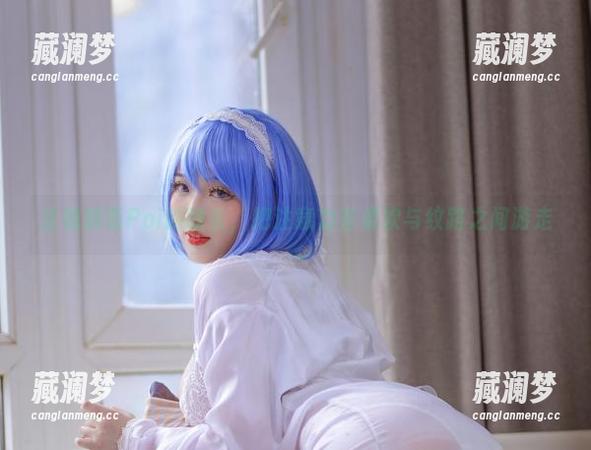 注视刺青Poi的睡衣，把注意力在柔软与纹路之间游走