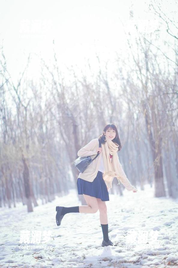 婚纱写真就是这样，不需要圣光，周叽是可爱兔兔自带发光！