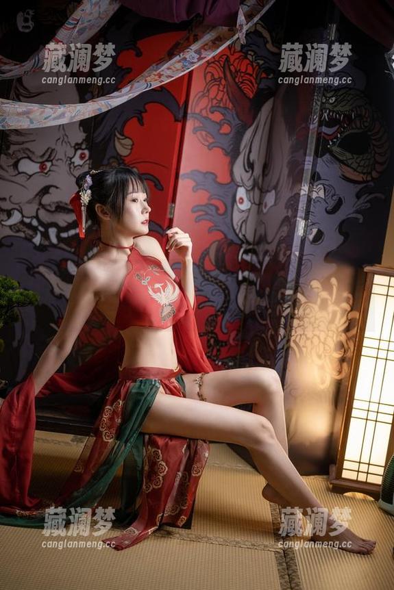 坏露露香宝带你cos！小露竟然在瑜伽垫上开了个小派对！