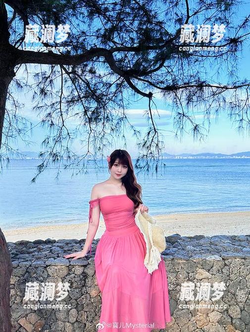 看！宝儿mysterial图包里的‘女友’是未被编织的奇幻