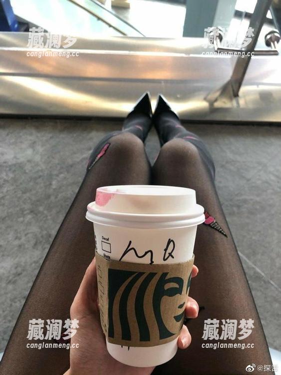 微密圈 - 图片里的宸大小姐：黑丝还在，清纯形象不见了。