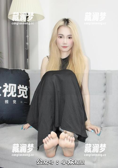 小众视觉-芳芳 小众视觉 - 芳芳的修女风:美图中透露出来的纯真与搞怪