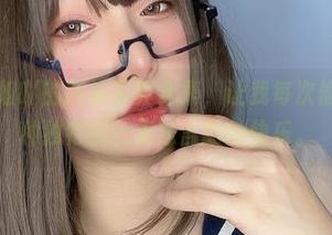 小泉学姐吖的网袜写真合集，让我每次偷瞄都有种独特的、无法言喻的快乐。