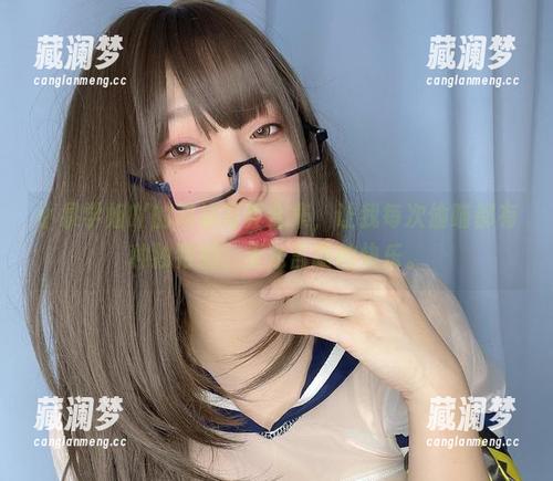小泉学姐吖 小泉学姐吖的网袜写真合集,让我每次偷瞄都有种独特的、无法言喻的快乐。