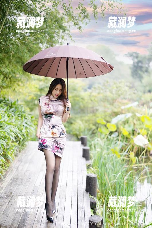 尤蜜荟 - 照片集：允尔把镂空玩得溜，就像我人生中的每次约会，总是留点空白。
