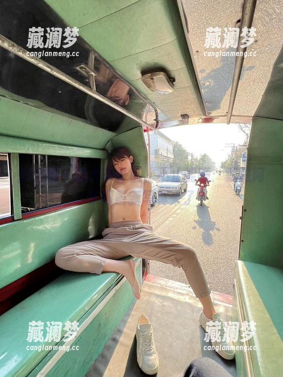 微密圈 - 这火车卧铺，不止能睡：就是阿朱啊最新写真来了