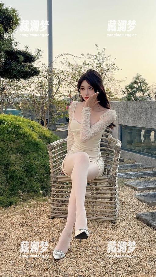 徐莉芝Booty 微密圈 - 徐莉芝Booty的美足探险私拍套图里竟然隐藏了这些小细节……