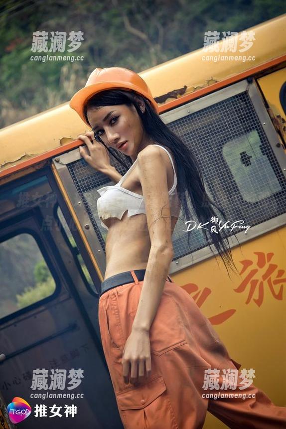 推女神 - 琪琪qlql的高跟鞋：原图里的那点小心思，精选出那迷人的角度。