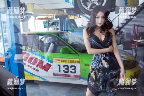推女郎 - 在白色中寻觅色彩，杨伊的写真，下载不可错过！