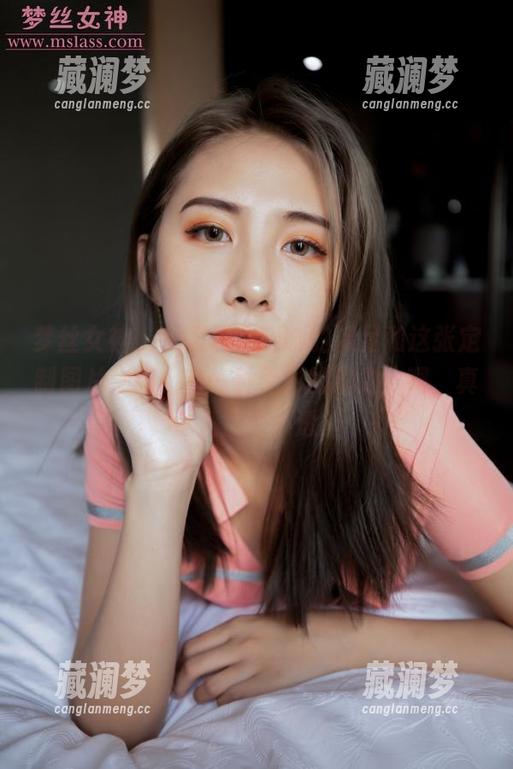 梦丝女神 - 我发现，晓晓的裸足和这张定制图片之间，有一种无形的魔力，啊，真令人捉摸不透。