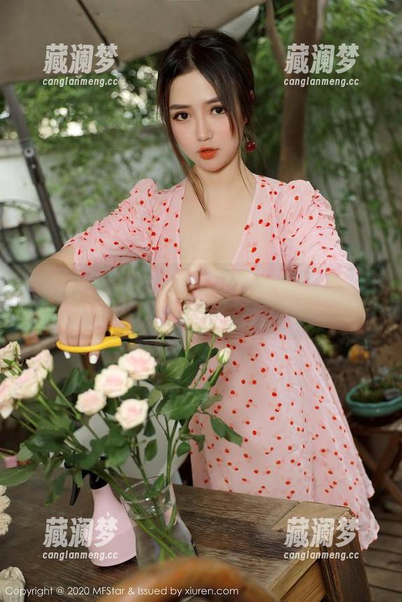 模范学院 - 水水er的校园写真，图集里好像居然潜伏着我没法明言的情绪。