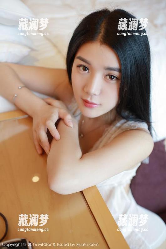 模范学院 - 探险甜筒晓彤写真：这些私拍让我想起了我和镜子的不解之缘！