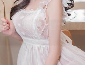 樱井小莜的私拍：水手服怎能少了海风的陪伴？