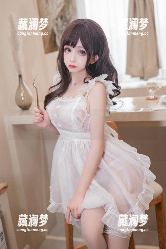 樱井小莜的私拍：水手服怎能少了海风的陪伴？