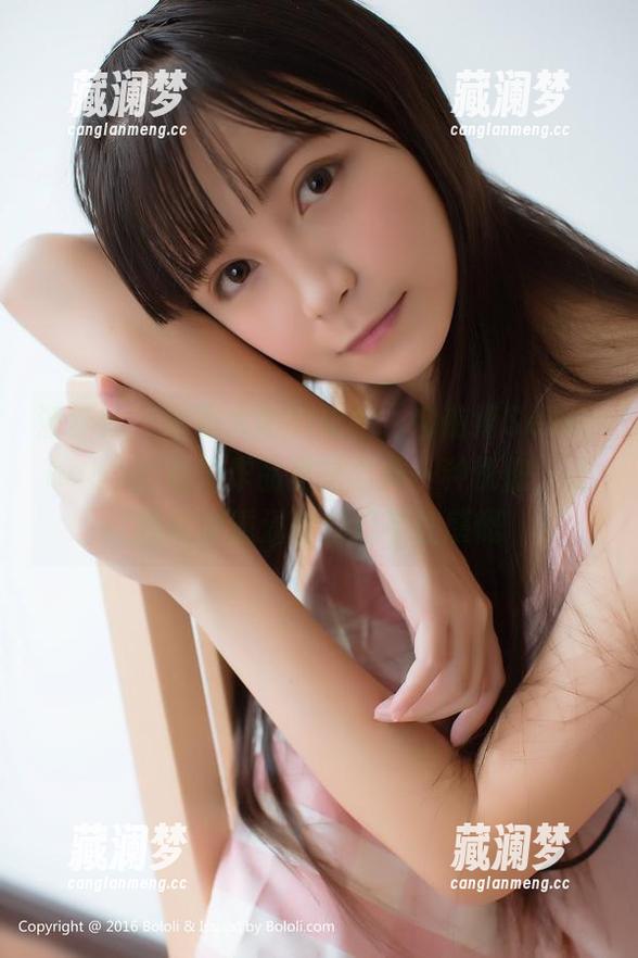 波萝社-柳侑绮Sevenbaby 波萝社 - 越南大叻的旅拍,柳侑绮Sevenbaby的私拍作品里是怎样一种恍惚,让我每次重温时都忍不住感慨
