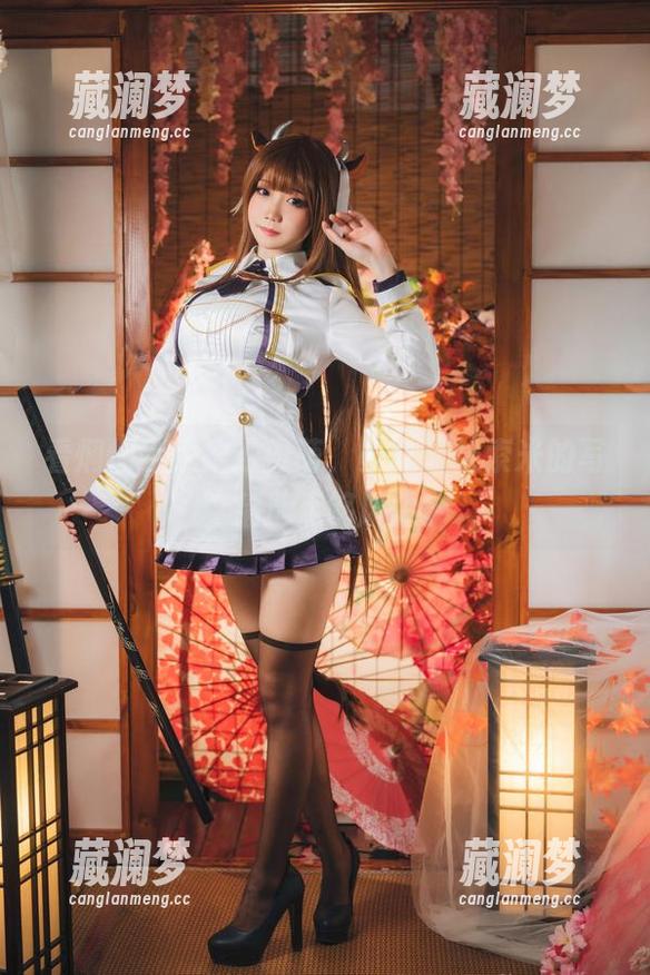 看焖焖碳用婚纱扮萌，少女前线索米的写真精选足够风骚。