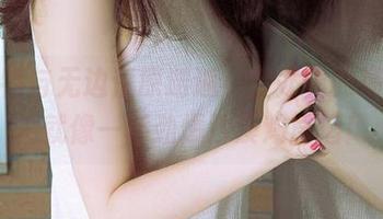 当模特与无边荒原邂逅，爱尤物的精选图片就像一杯劲爆沙漠鸡尾酒！