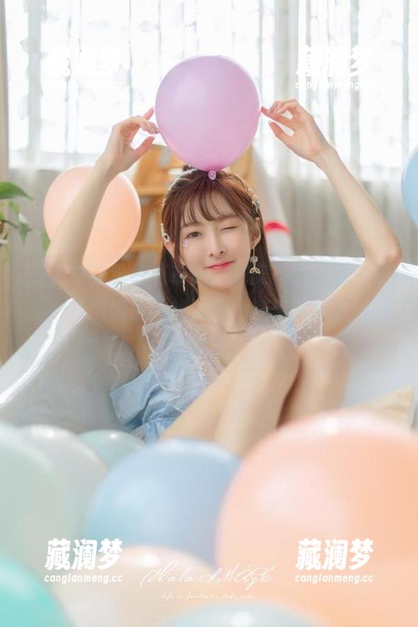 王羽杉的粉色连衣裙，完美写照“我今晚要穿成泡泡糖”的决心，连精选都变得粘粘的呢。