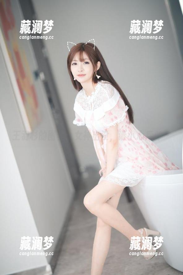 王羽杉的图集：女神出没，请小心后仰～
