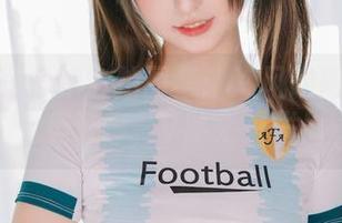 神乐坂真冬的自拍图集：冷风吹得我发抖，但没事，V脸来一发！