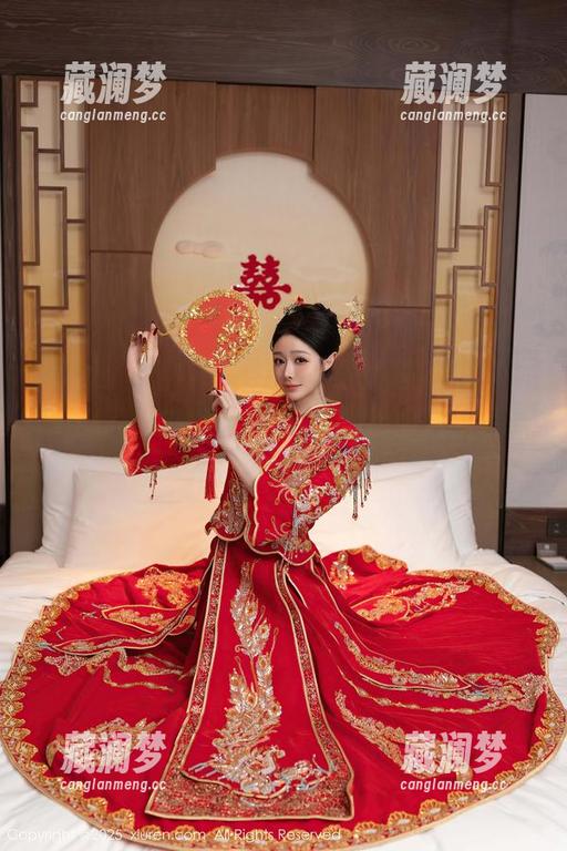 秀人网 - 这高清图册里的伊思思niko，勾勒出伊人的美腿，像你身边的微风，轻轻撩拨。